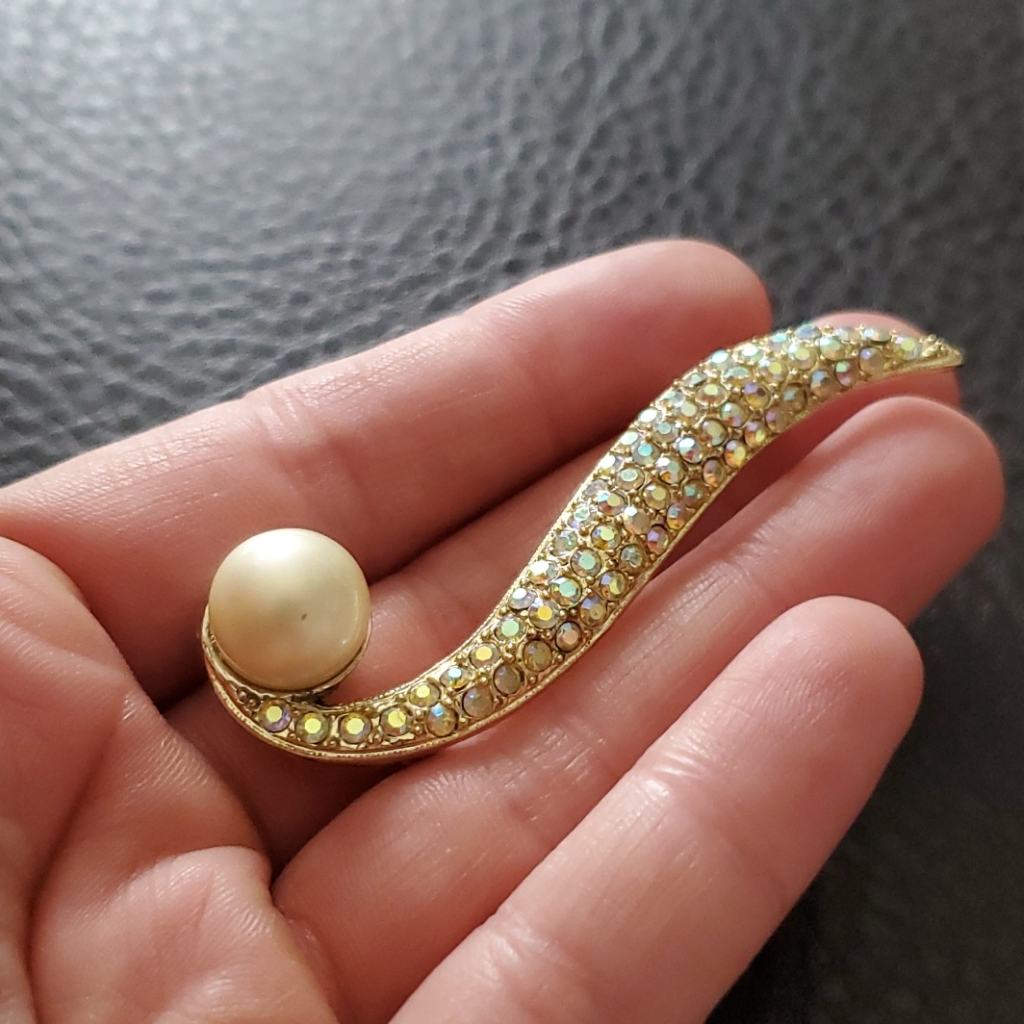 Vtg Celebrity Brooch